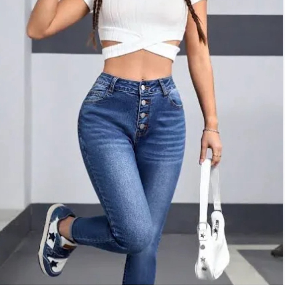 🚨Two Pair Of Denim For One Price $🚨🚨 go w/ the blind deal for $15 you pick size